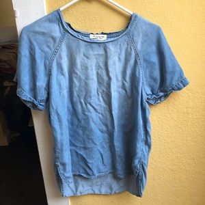 A baby blue tee!